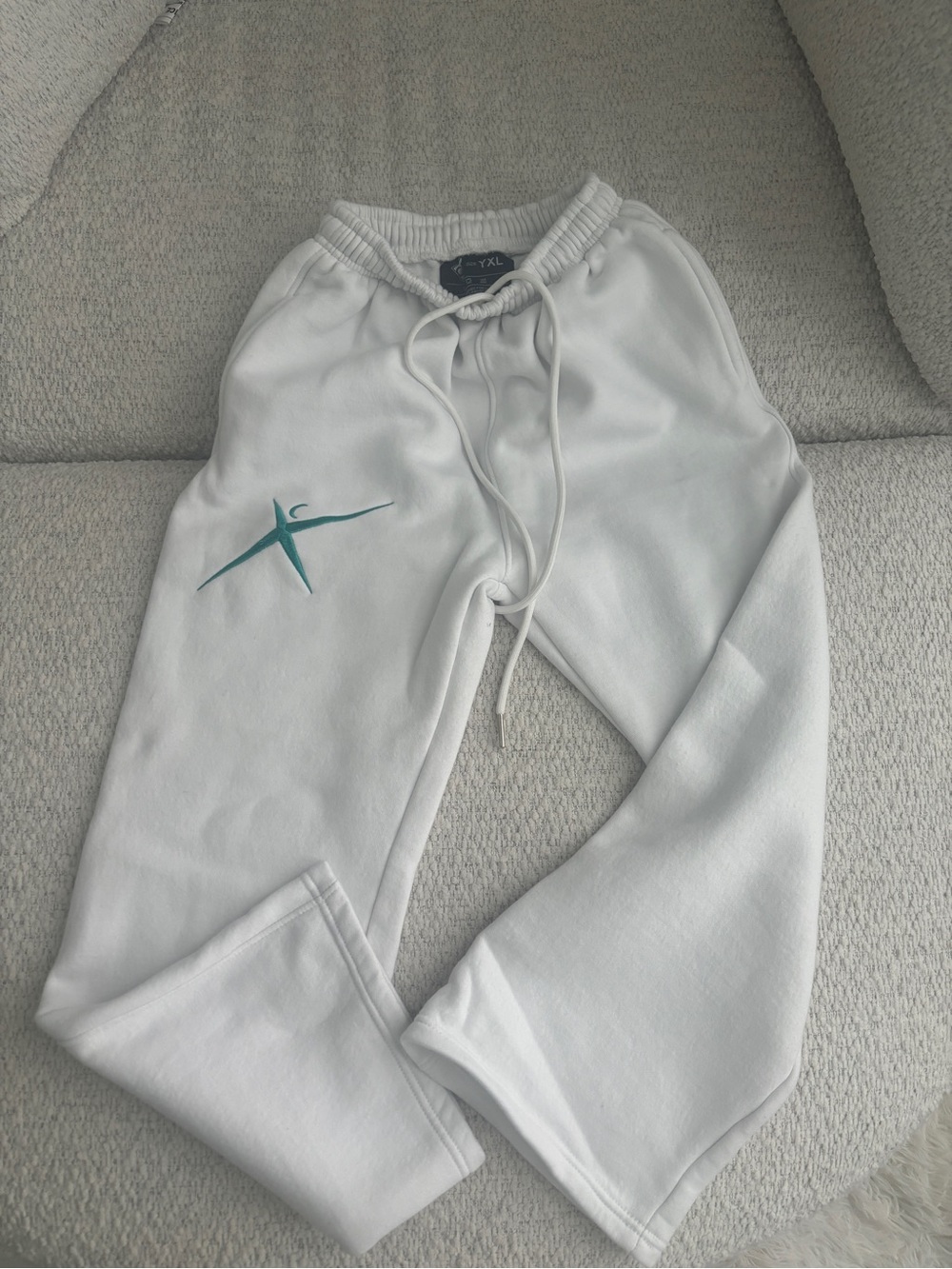Cheer extreme Wide-Leg Sweatpants in White with Teal Accent